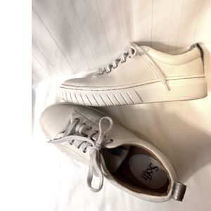 SOFFT Pacey White Leather Sneakers with Metallic Silver accents Women's sz10